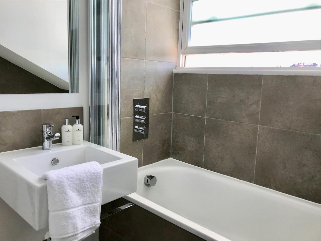 Apartament Loft Studio 1 Min To Station Zone 2 Londra